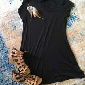 Black Flowy Tunic with key hole cut out